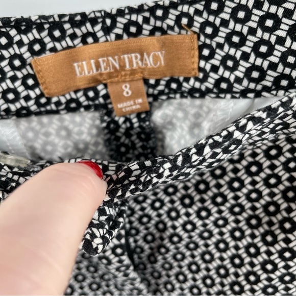 Ellen Tracy Geometric Black White Print Pockets Cropped Ankle Zip Button Pants - Picture 4 of 12